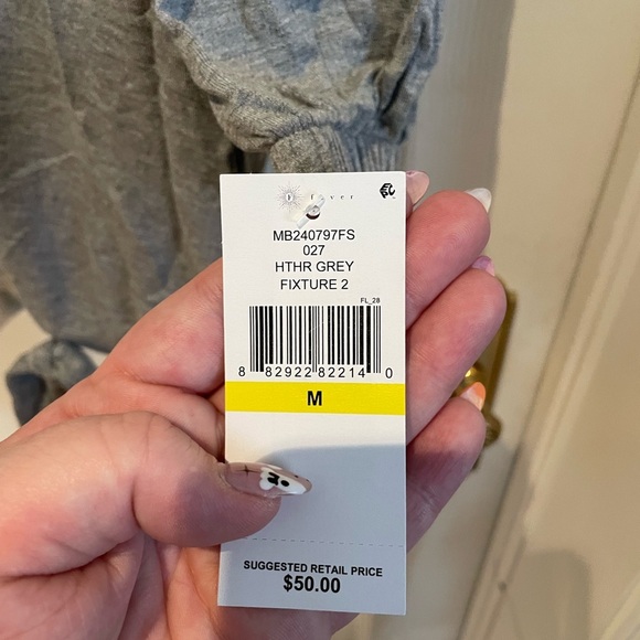 Woman’s cold shoulder long sleeve - Picture 2 of 3